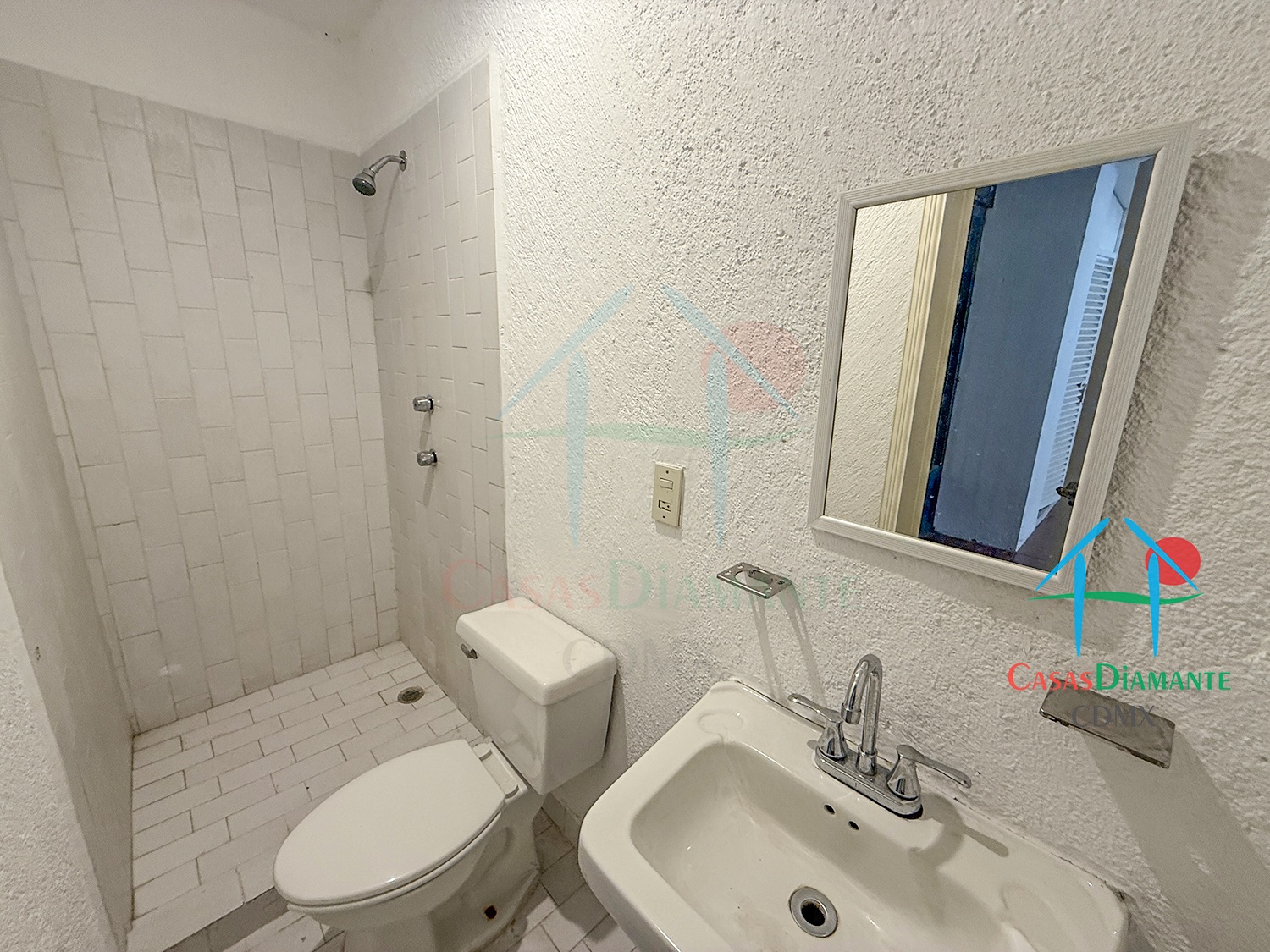 Jardines del Pedregal Casa Rana BEI - Baño de escolta 1